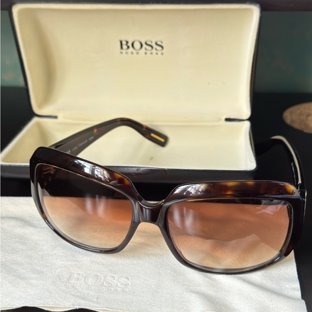 Boss Women's Brown Tortoise Sunglasses